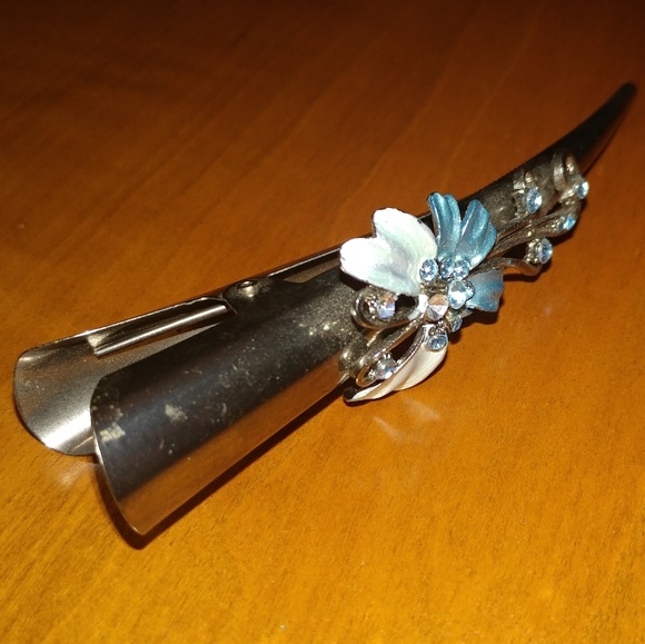 Embellished Metal Hairclip - Picture 1 of 5